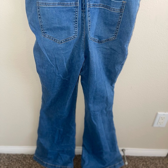 Free People We The Free Sydney CRVY Light Wash Flare Denim Jumpsuit size 12 - Picture 12 of 12